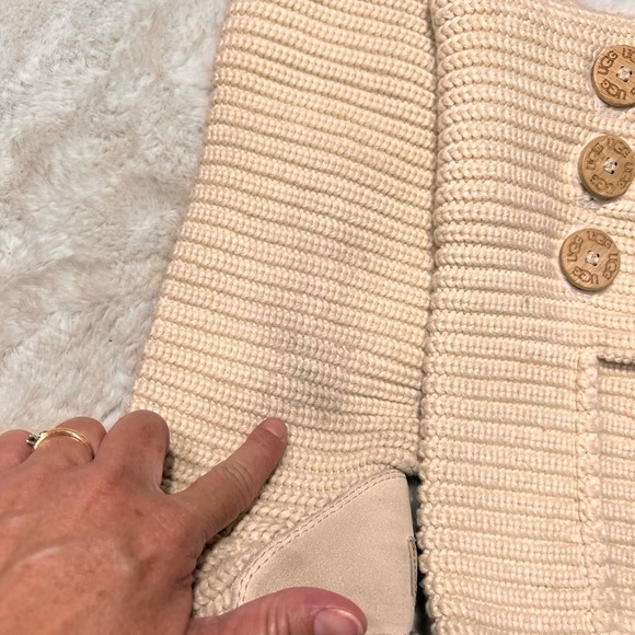 UGG classic knit boot size 7 - Picture 9 of 9